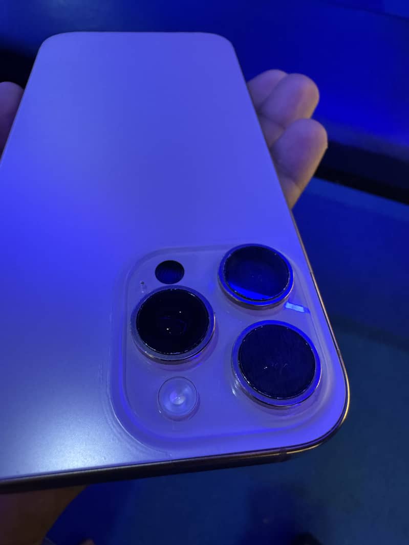 Apple iPhone 16 Pro Max 4