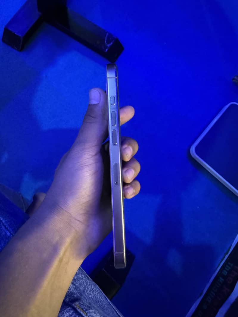 Apple iPhone 16 Pro Max 7