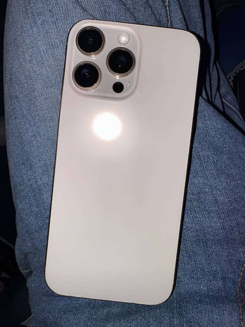 Apple iPhone 16 Pro Max 8
