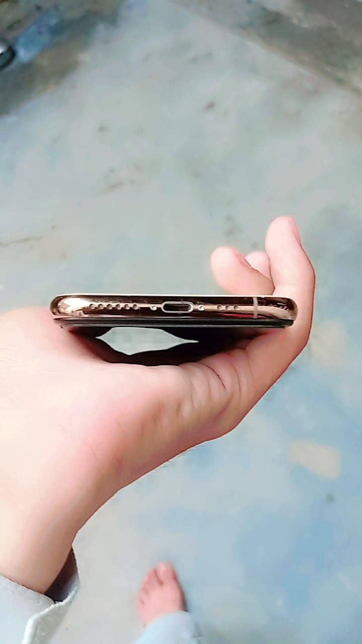 Apple iPhone X 3