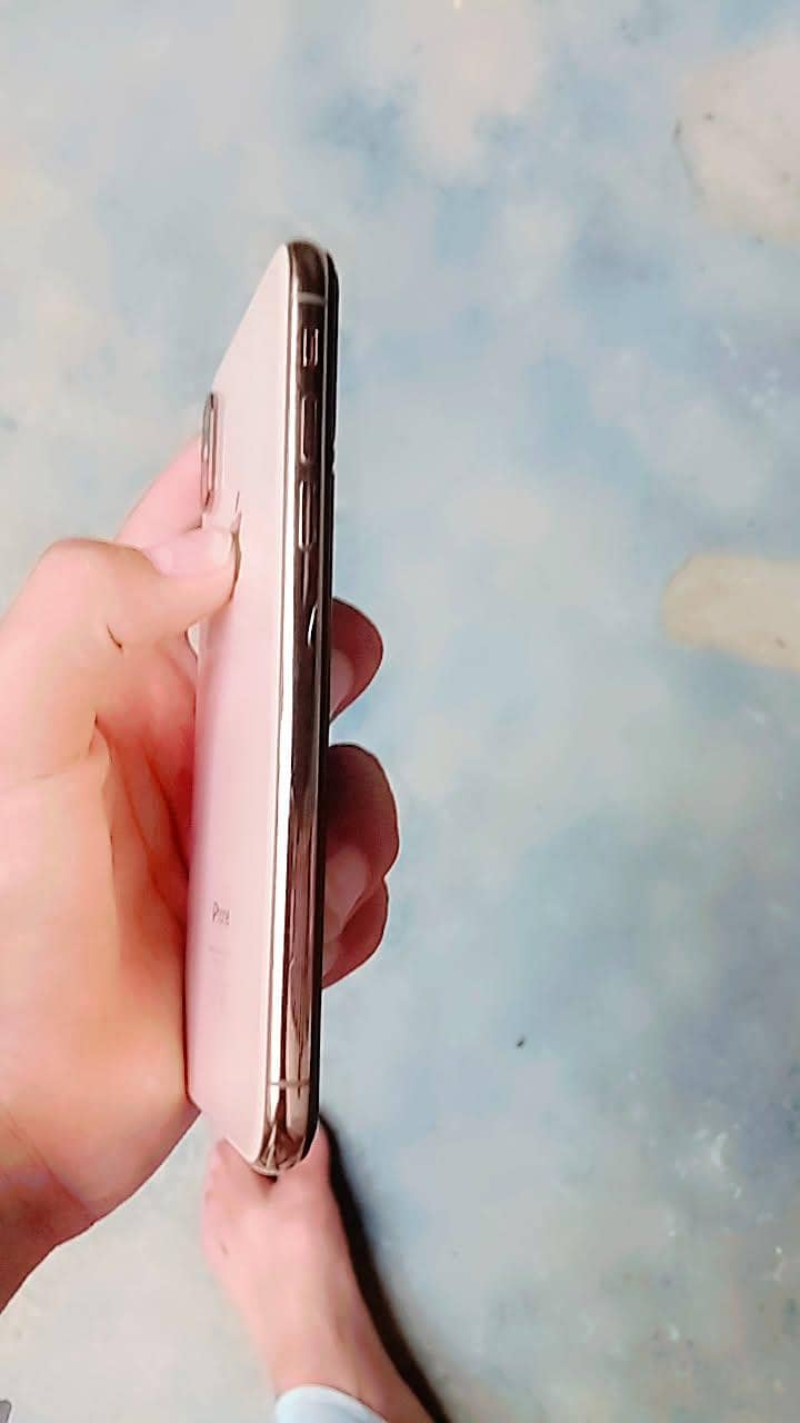 Apple iPhone X 4