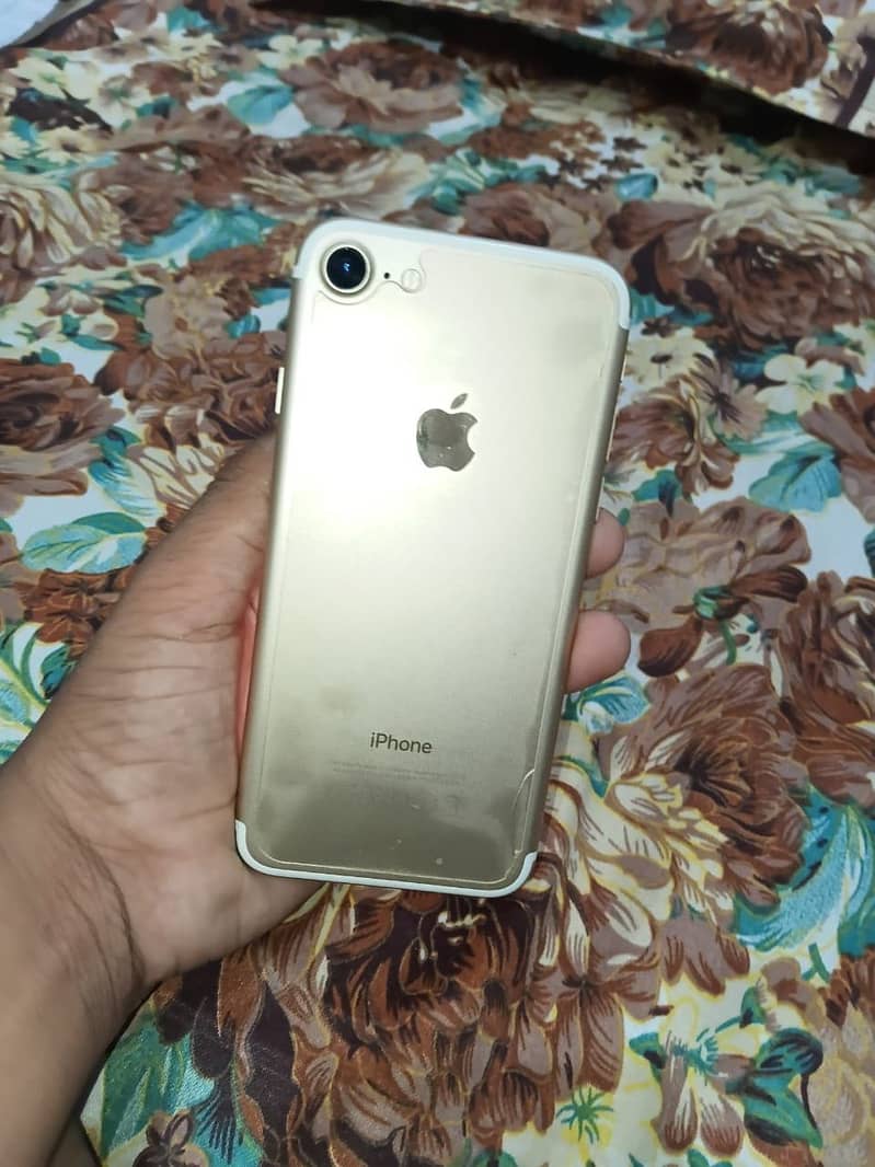 Apple iPhone 7 0
