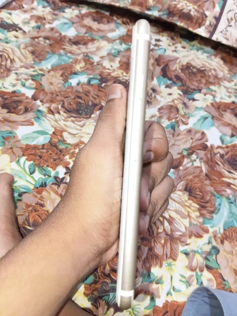 Apple iPhone 7 1