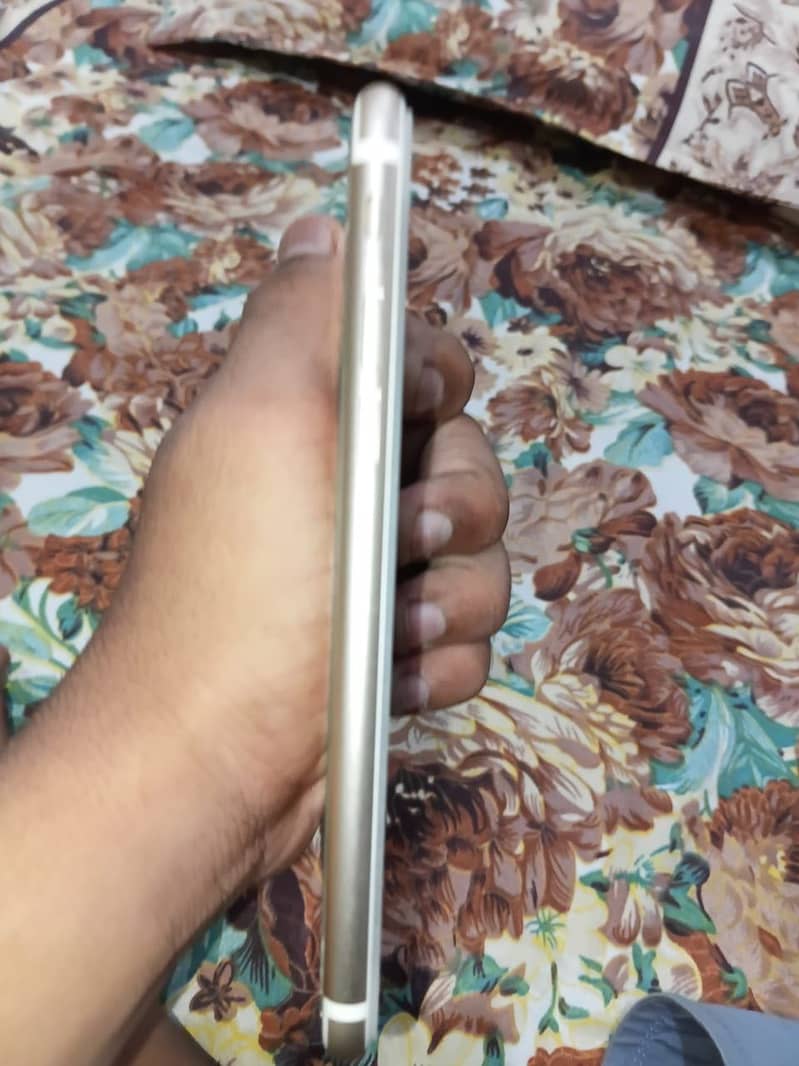 Apple iPhone 7 2
