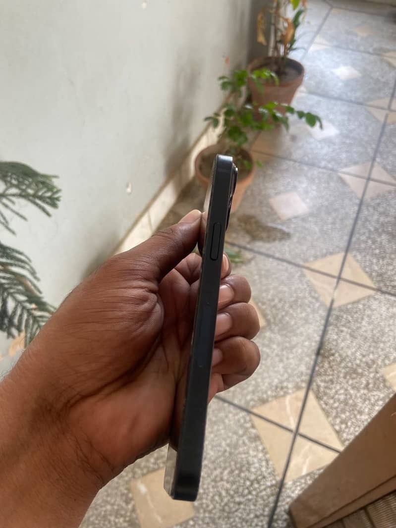 Apple iPhone 14 3