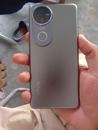 Vivo V50