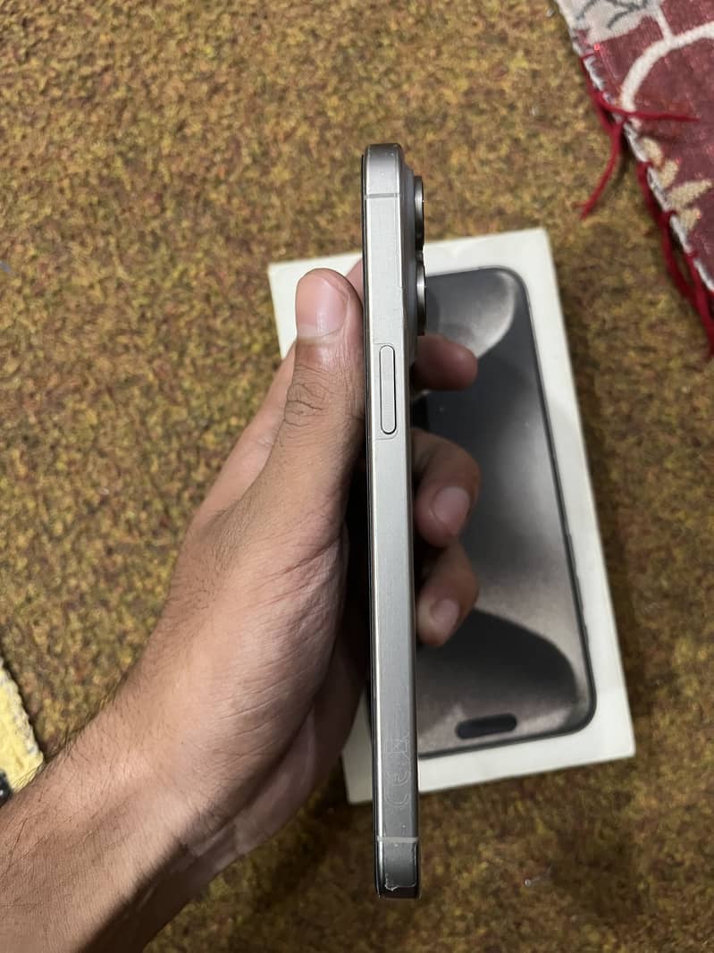 Apple iPhone 15 Pro Max 4