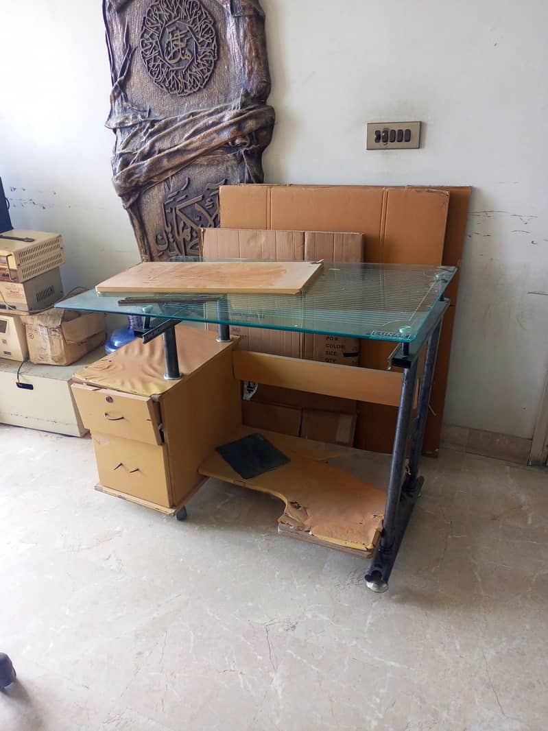 Computer Table 0