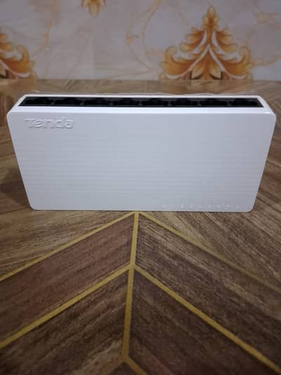 Tenda 8 Ports Desktop Switch 10/100, With power Adapter