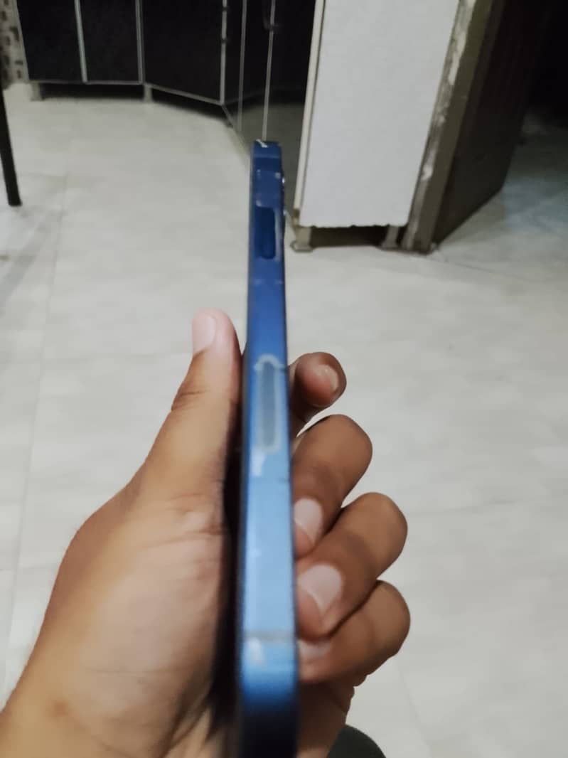 Apple iPhone 12 4