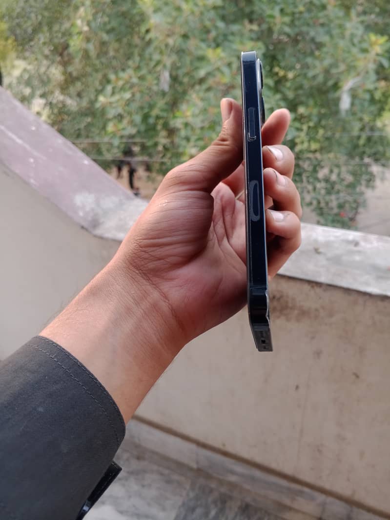 Apple iPhone 13 3