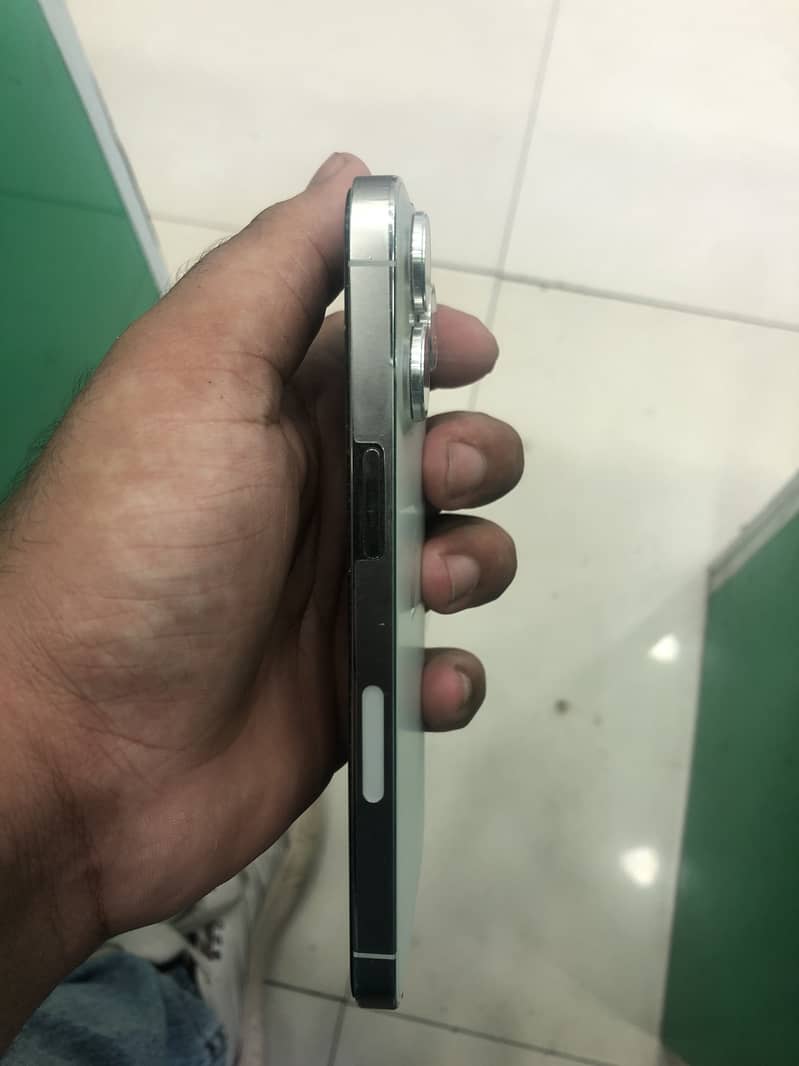 Apple iPhone 13 Pro 3