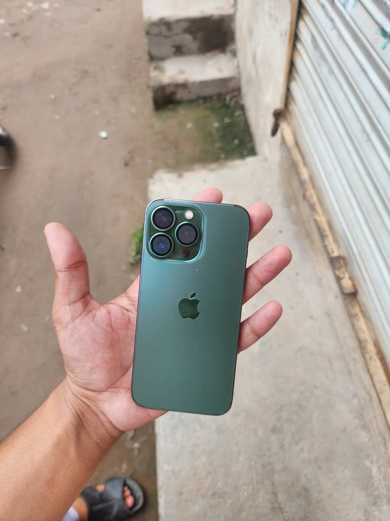 Apple iPhone 13 Pro 1