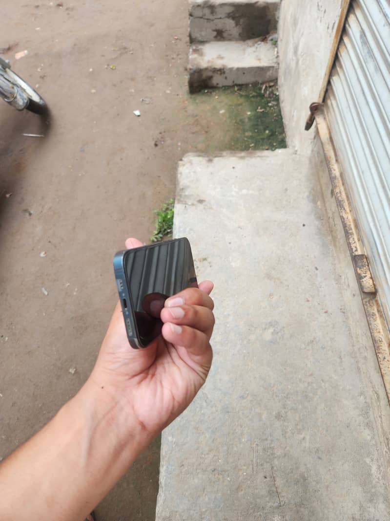 Apple iPhone 13 Pro 6