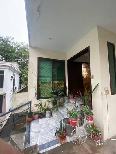 Upper portion room available for rent