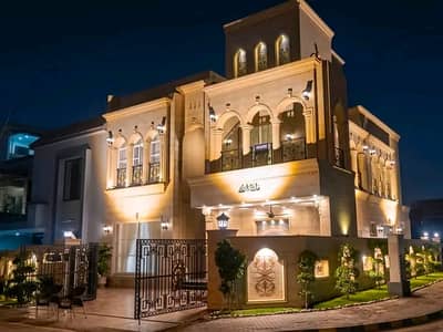 10 Marla Luxury House is Available for Rent in Bahria Town Lahore