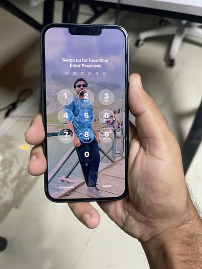 Apple iPhone 13