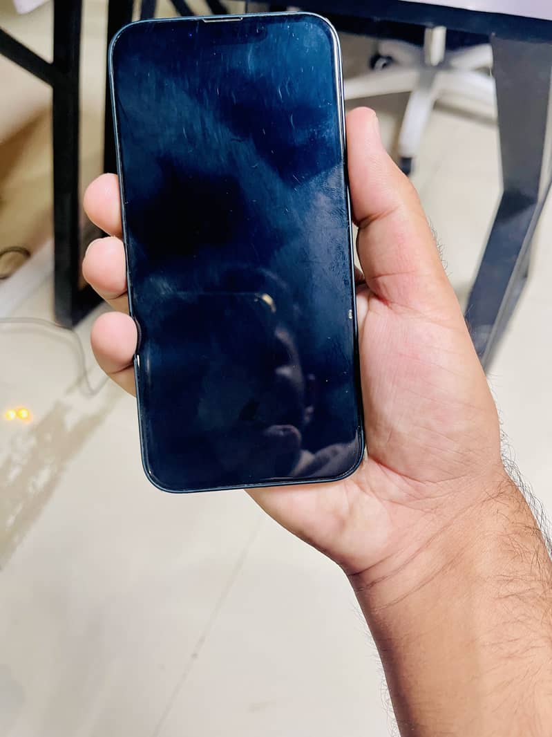 Apple iPhone 13 5