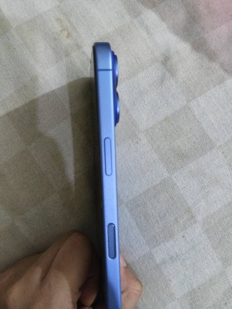 Apple iPhone 16 2