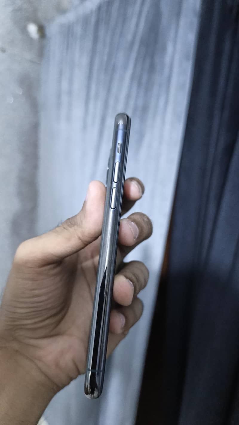 Apple iPhone 11 Pro 1