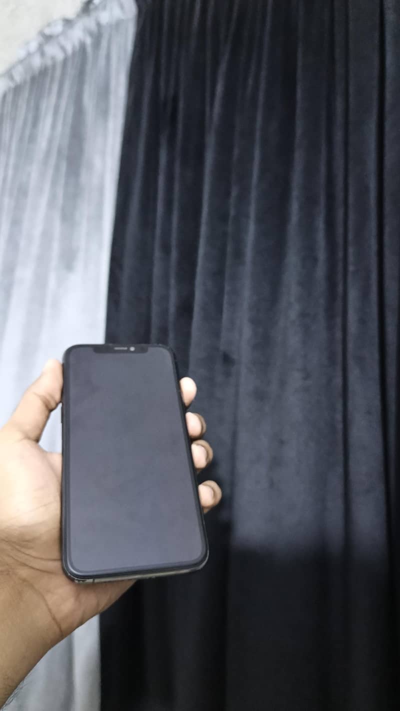 Apple iPhone 11 Pro 2