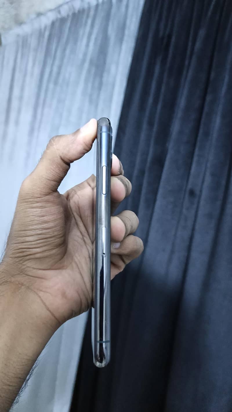 Apple iPhone 11 Pro 3