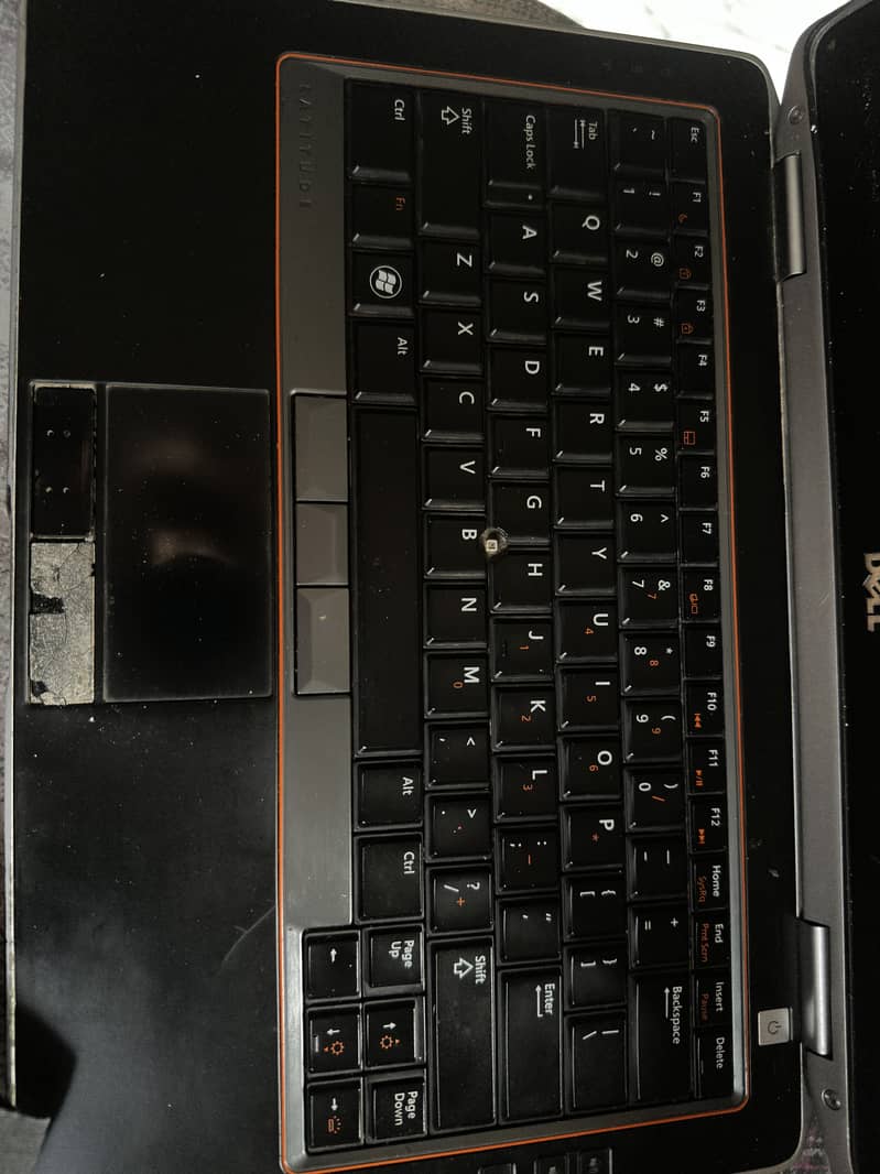 Dell Latitude E6320 1