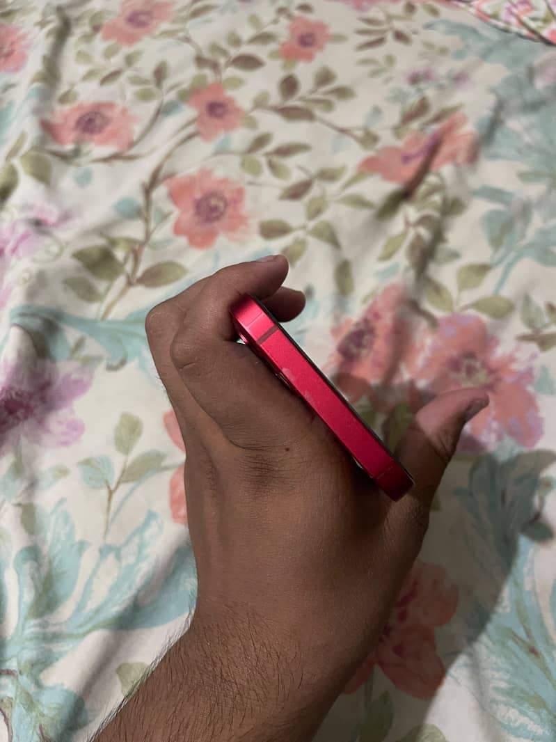 Apple iPhone 13 4