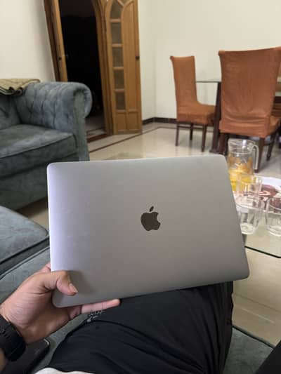 Mac Book Pro 2017 8GB