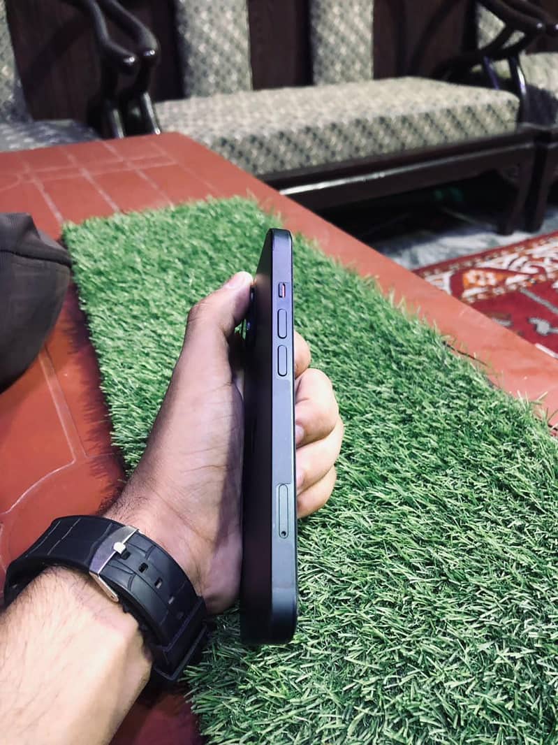 Apple iPhone 14 3