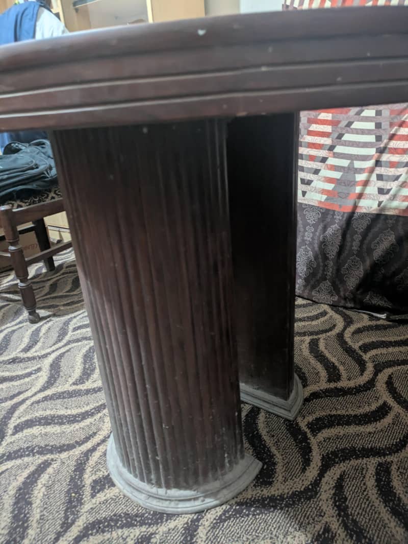 Rounded Dinning Table 2