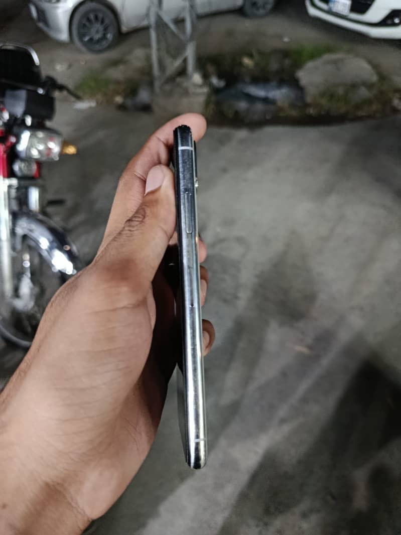Apple iPhone X 5
