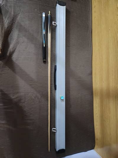 Baize Master's snooker cue