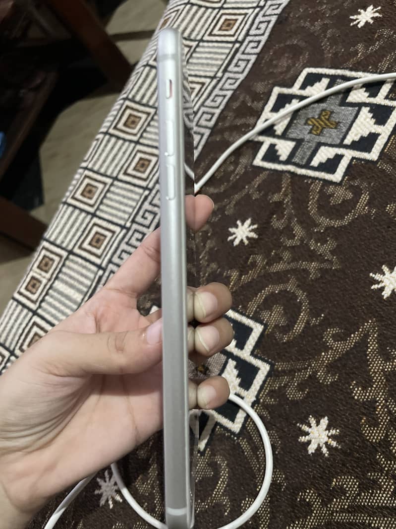 Apple iPhone 8 Plus 3