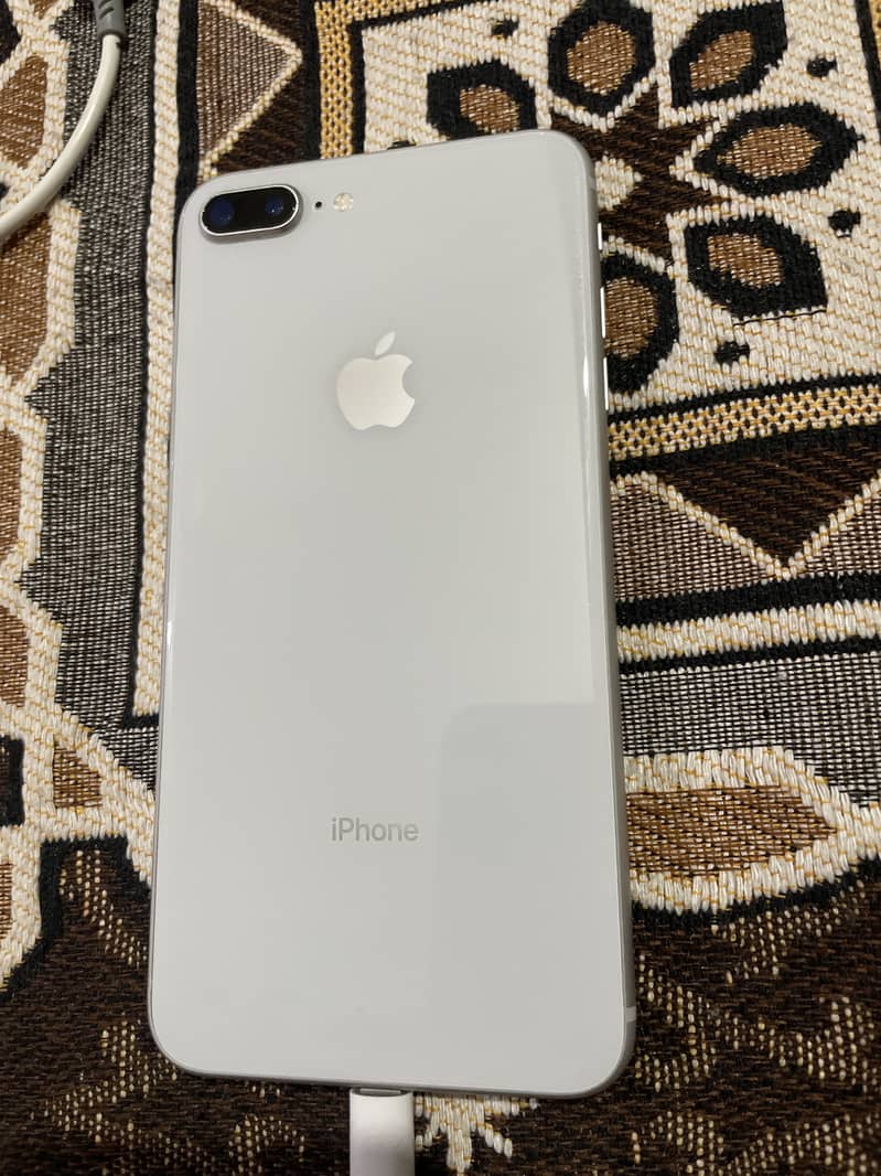 Apple iPhone 8 Plus 4