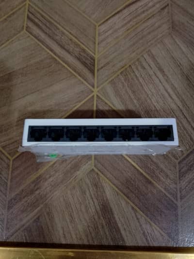 Tenda 8 Ports Desktop Switch With Power Adapter