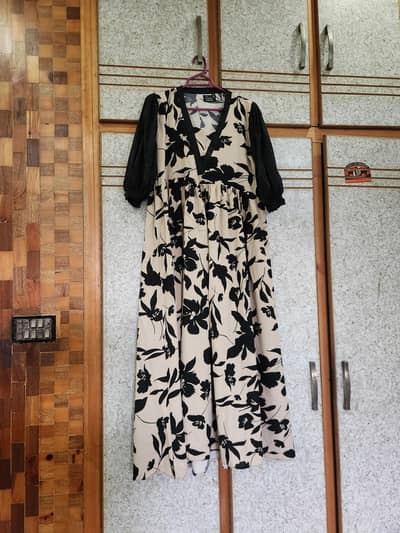 Black & Beige Floral Maxi Dress (SHEIN)