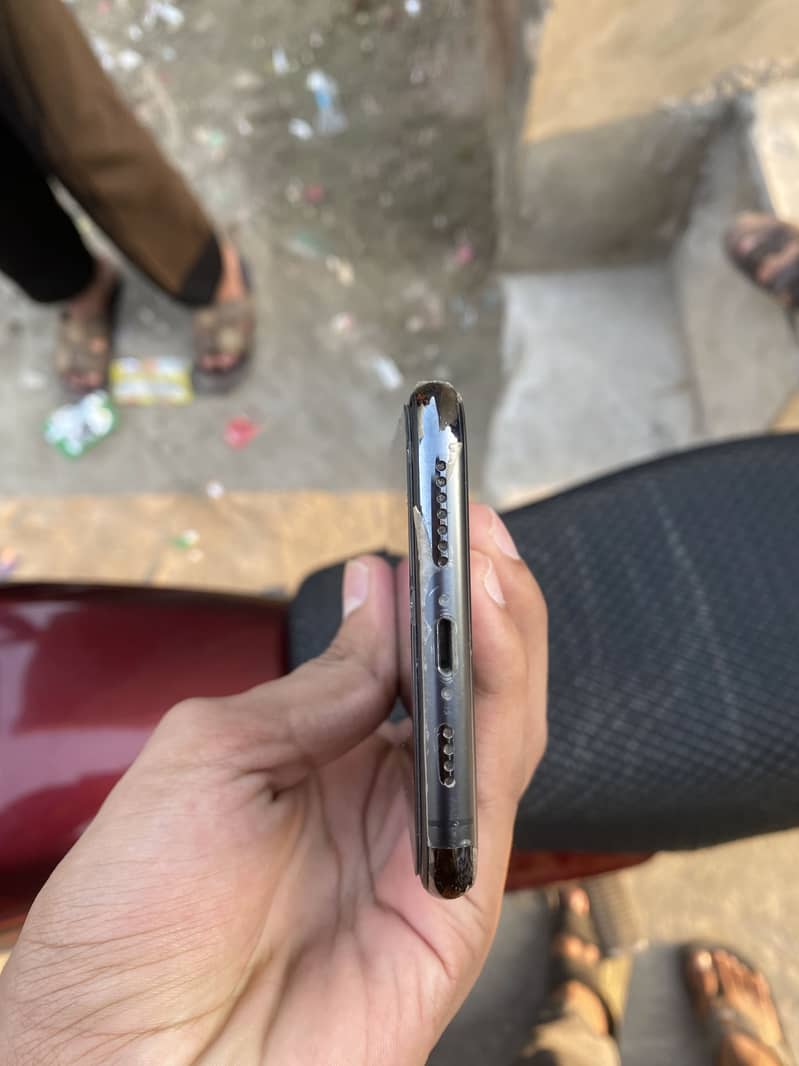 Apple iPhone 11 Pro Max 2