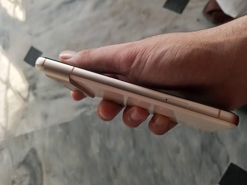Google Pixel 8 4
