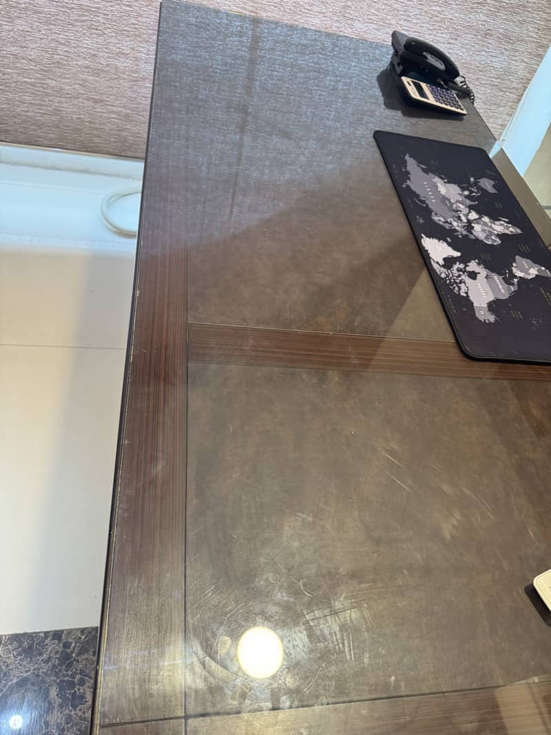 Executive Table almost New 1