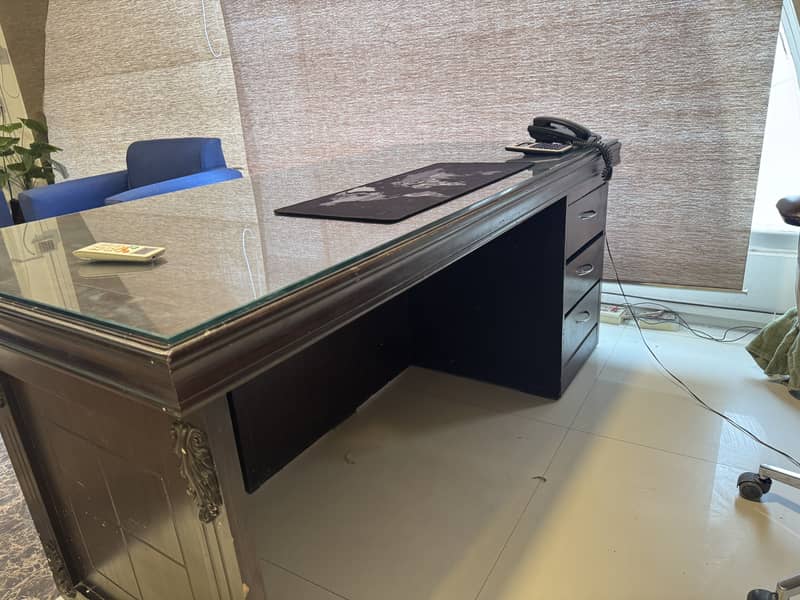Executive Table almost New 2