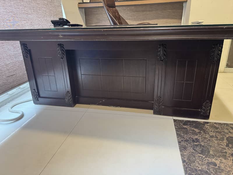 Executive Table almost New 3
