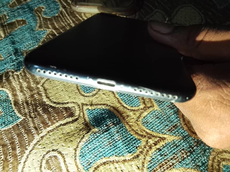 Apple iPhone 7 Plus 4