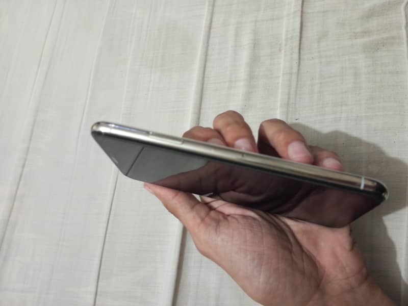 Apple iPhone X 4