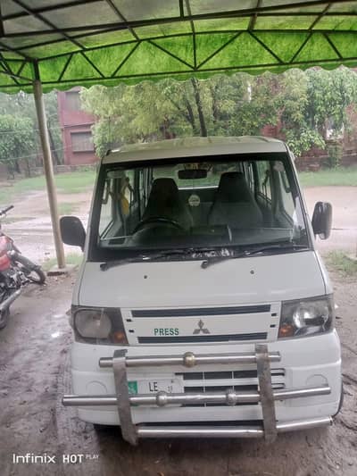 Mitsubishi Minicab Bravo 2017 0300---7207570