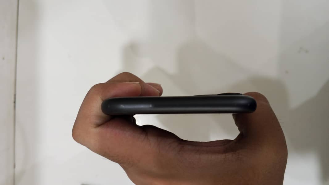 Apple iPhone 11 4