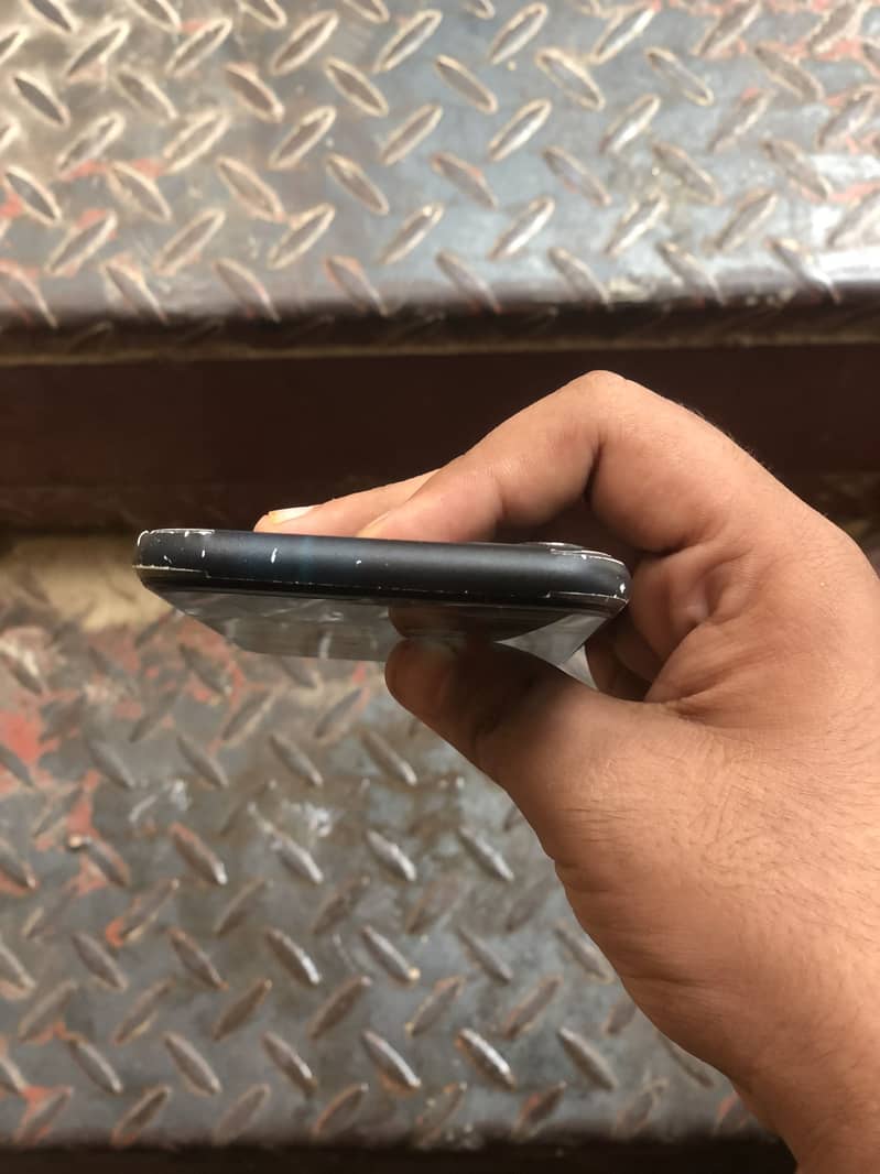 Apple iPhone 11 3