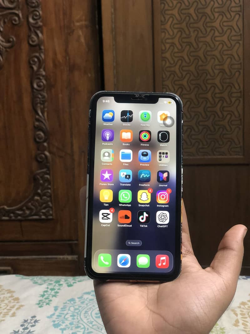 Apple iPhone 11 4