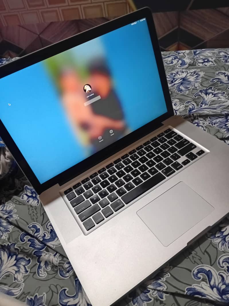 Macbook pro i7 1