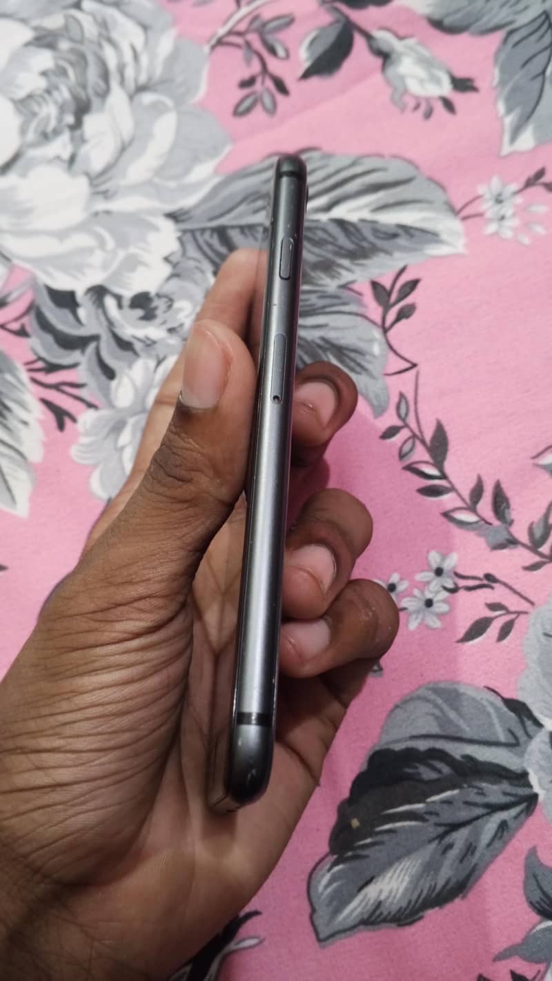 Apple iPhone 8 1